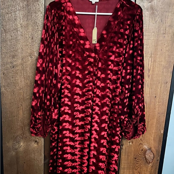 JODIFL Regal Red Velvet Dress - Picture 2 of 4